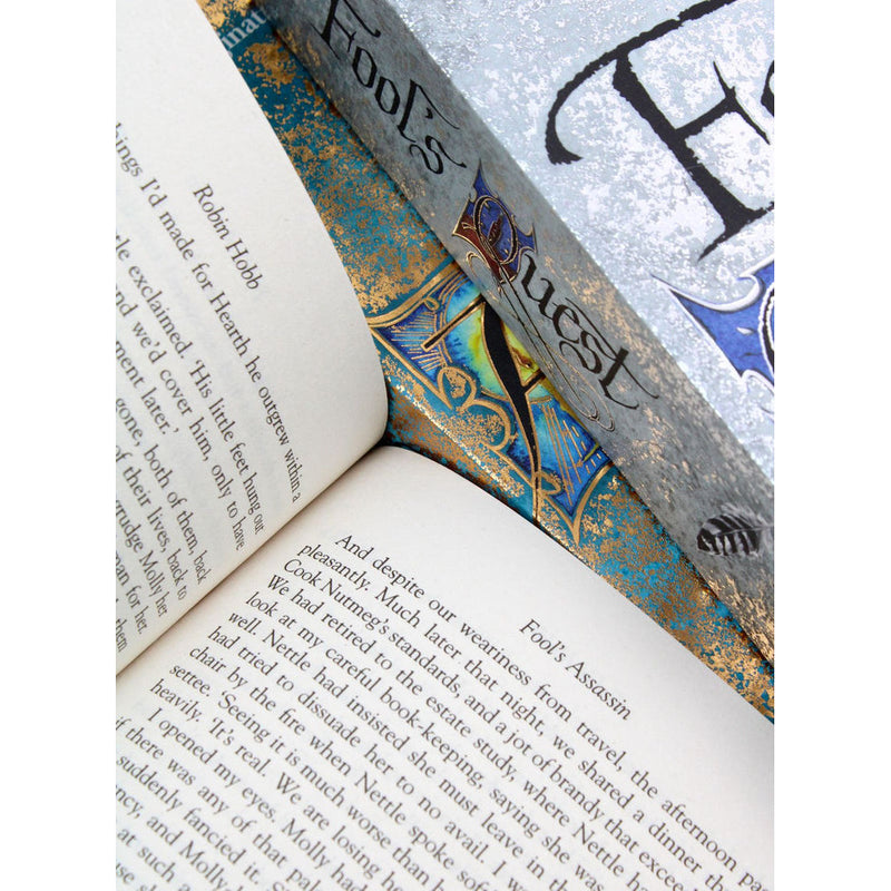 ["9788033640462", "Adult Fiction (Top Authors)", "cl0-VIR", "fitz and the fool collection", "fools assassin", "fools quest", "robin hobb", "robin hobb collection", "robin hobb fitz and the fool collection"]